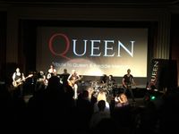 Band zu Tribute to Queen und Freddie Mercury auf der B&uuml;hne