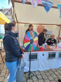 Gl&uuml;cksrad am Stand bei der Veranstaltung &quot;FestEssen&quot;