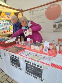 Am Stand bei der Veranstaltung &quot;FestEssen&quot;