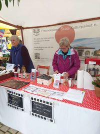 Inge am Stand bei der Veranstaltung &quot;FestEssen&quot;